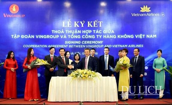 Lễ ký kết thỏa thuận hợp tác của đại diện lãnh đạo Vietnam Airlines và Vingroup